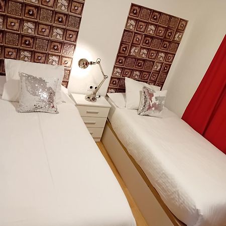 Apartamento Compartido Excelente Ubicacion El Prat de Llobregat Kültér fotó