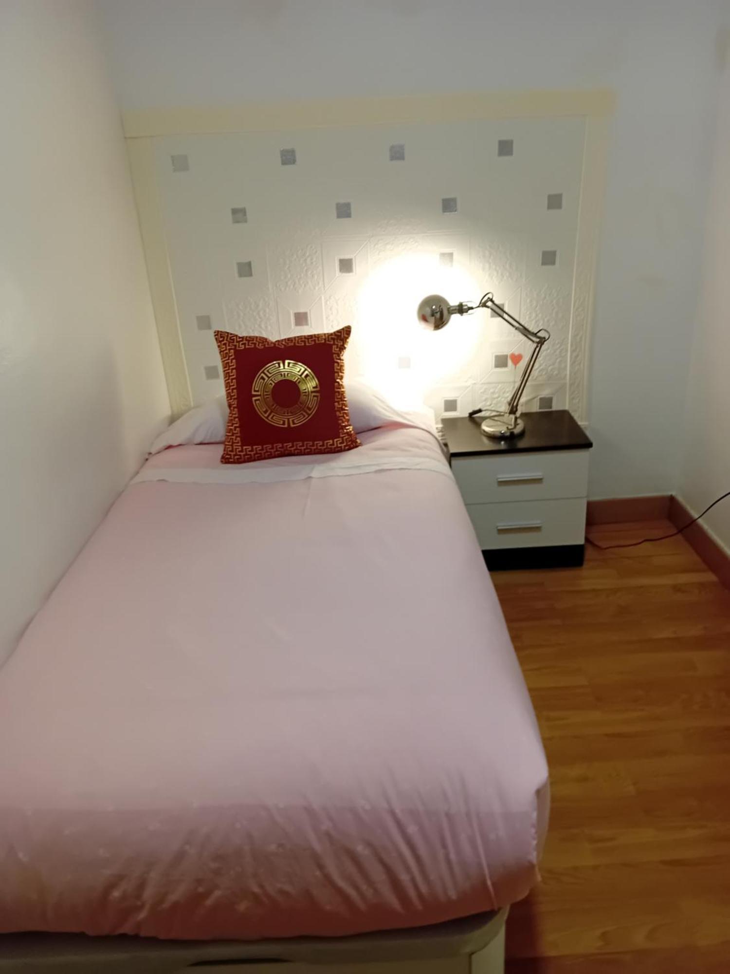 Apartamento Compartido Excelente Ubicacion El Prat de Llobregat Kültér fotó
